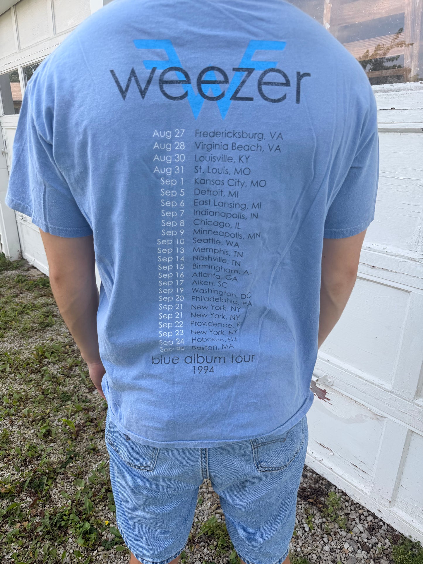 WEEZER BAND TSHIRT